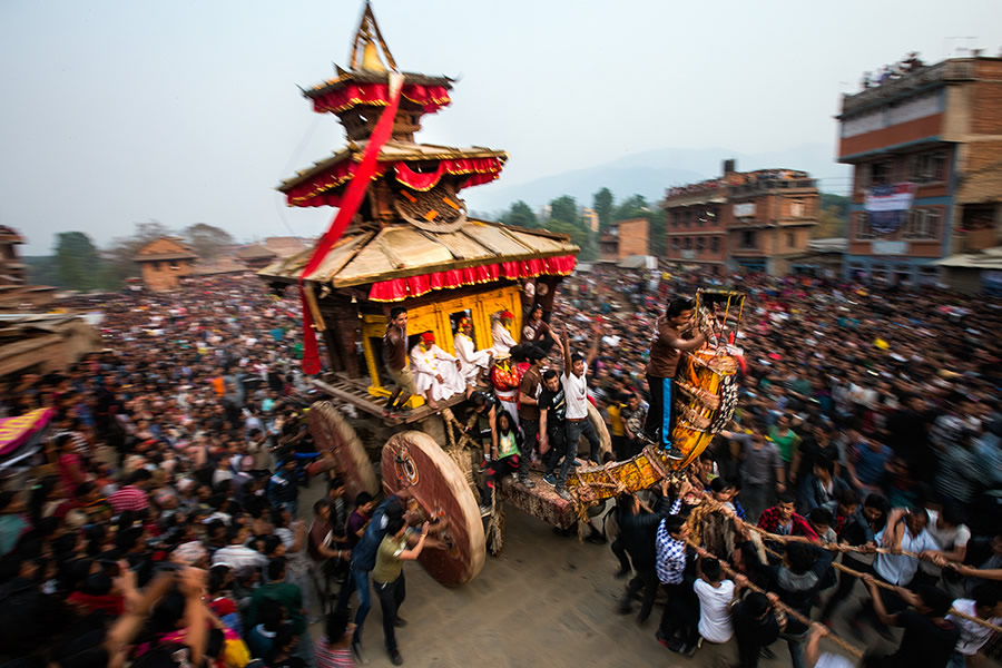 Pulling chariot at Bhaktapur